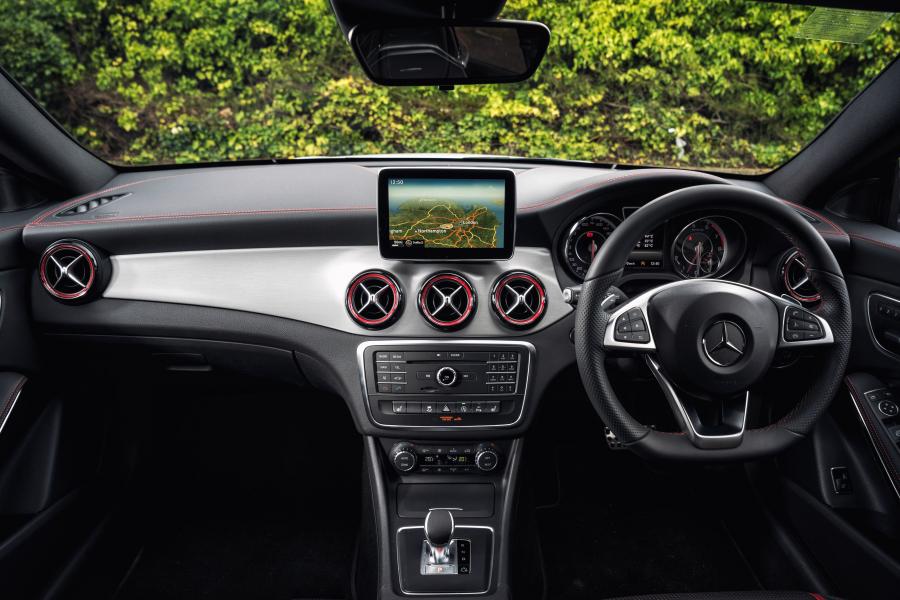  Mercedes-AMG CLA45 Shooting Brake 2015 года  (UK) (фото 28 из 30)